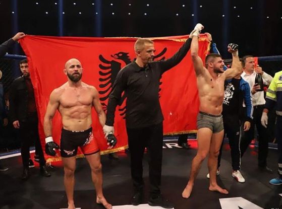 VIDEO/Tjetër fitore për Florian Markun, mund rumunin në knock-out