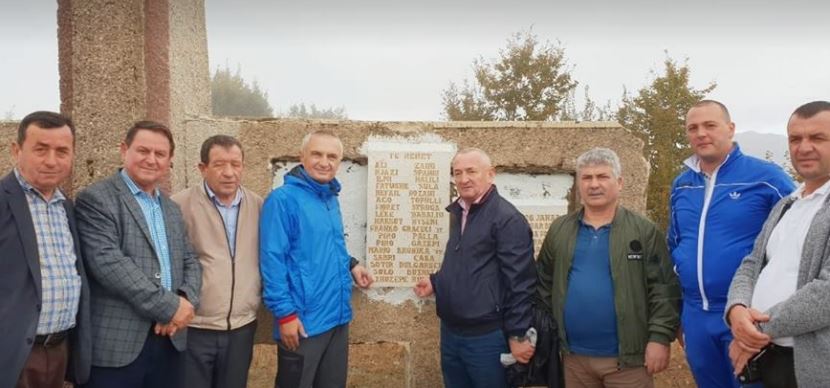 “Të përkujdesemi për monumentet e luftës”/ Presidenti Meta kthehet në vendlindje