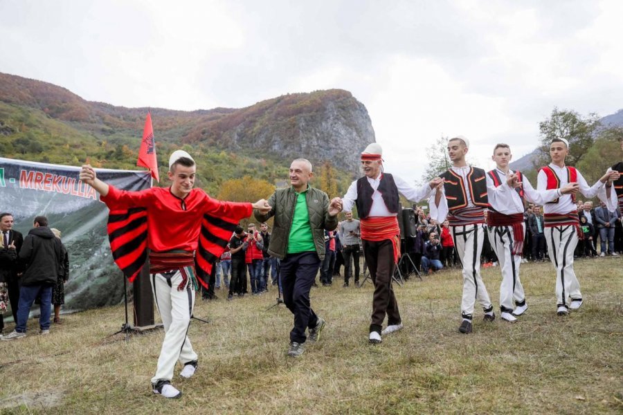 Meta përuron rrugën e re që lidh Lekbibajn me Currajn e Epërm në Tropojë