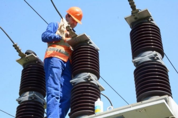 Bie nga lartësia, plagoset punonjësi i OSHE