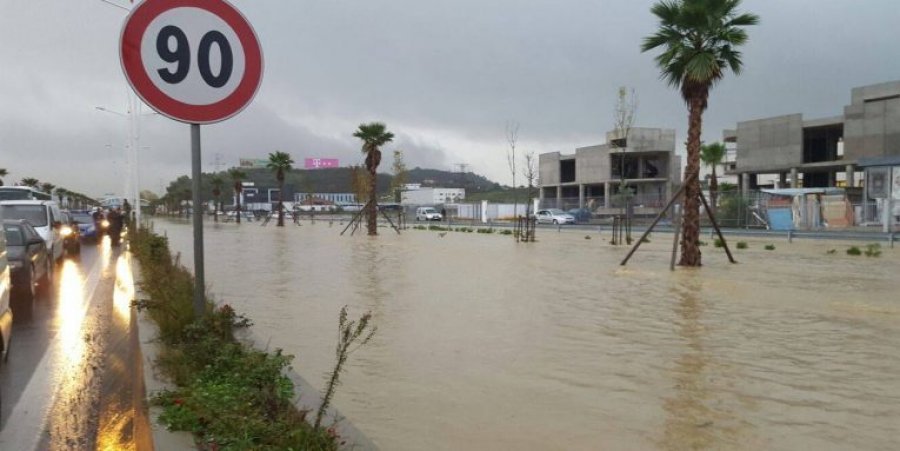 Përgatituni, autostrada Tiranë-Durrës do përmbytet sërish