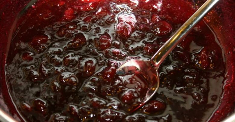 EMRI/Fshehu drogën në një kovë reçeli,  zbulohet gruaja nga Berati