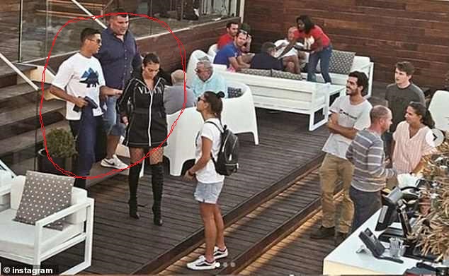 VIDEO/ Akuzat për përdhunim, Ronaldos i hyn frika, takon avokatin mbrojtës