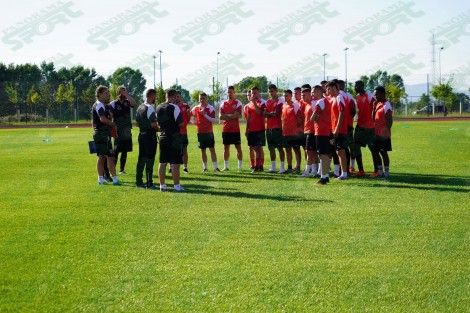 DETAJE/Tre muaj pa rroga, kampionët në fuqi bojkotojnë stërvitjen