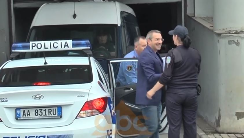 Verifikoi lëvizjet e Tahirit dhe familjes së tij në TIMS, fiton gjyqin shefi i antidrogës