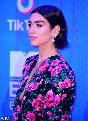 Ua kaloi dhe yjeve botërore, Dua Lipa rrëmbeu çmimin prestigjioz në MTV