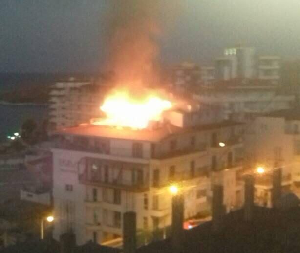 Zjarr në një hotel në Sarandë, merr flakë kati i parë