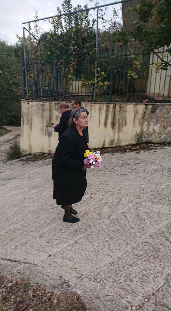 FOTO & VIDEO/ Arkivoli i mbuluar me flamur grek, ja si pritet Kacifas në fshatin e tij