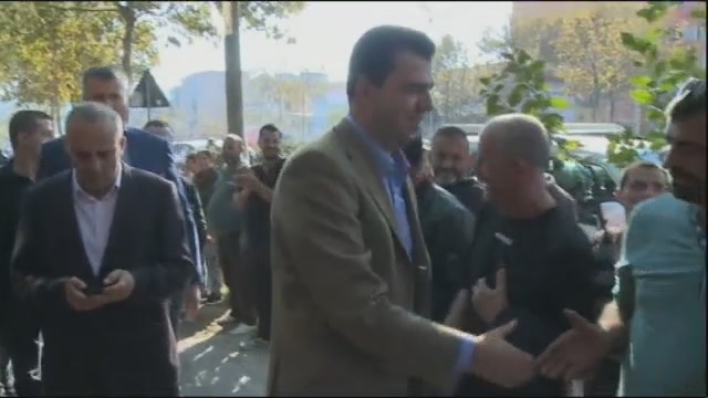 VIDEO- LIVE/ Lulzim Basha takohet me banorët e Unazës së Re