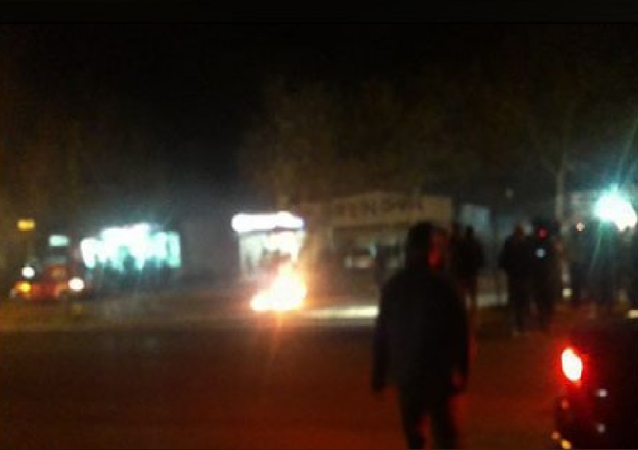 VIDEO/ Banorët e Astirit sërish në protestë, djegin goma në rrugë