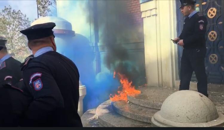 Erion Veliaj shpik 3 policë të plagosur në betejë me ‘shpellarët’