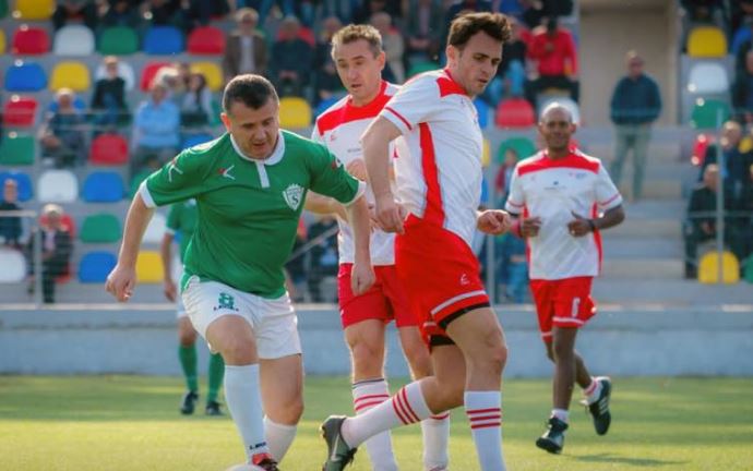 Balla “braktis” politikën, vetëm në futboll i mer pikë BE-së