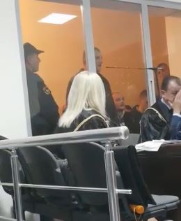 VIDEO/7-vjeçarit ia arrestuan prindërit, Vasili: Mallkimi i tij s’do t’iu ndahet këtyre maskarenjve të pushtetit