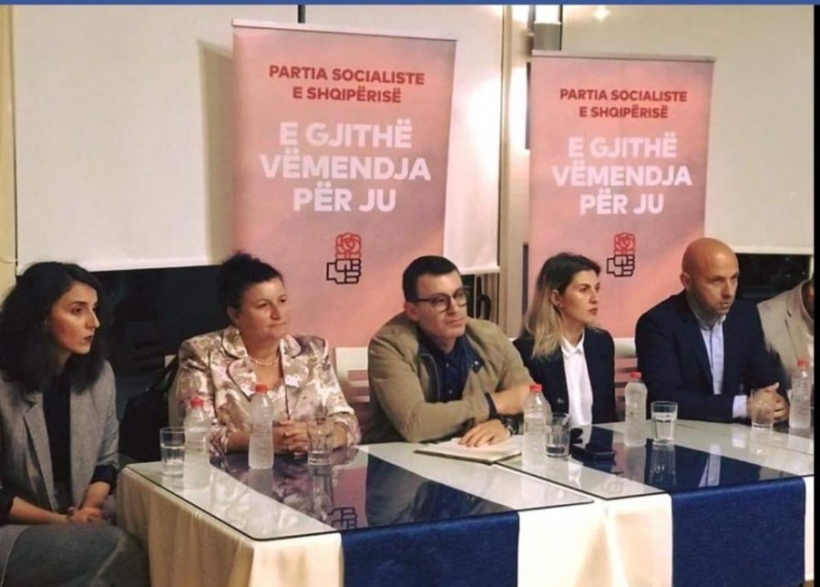 Denoncimi/ Ja nga kush shoqërohet deputeti socialist në Sarandë
