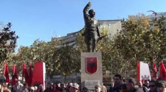 74-vjetori i çlirimit të Tiranës, ironizon Rama: “Partizanin Çlirimtar” ta quajnë “Ballisti Çlirimtar”