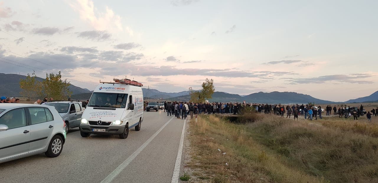 Bllokuan rrugën Gjirokastër-Kakavijë, arrestohen dy ekstremistët grek