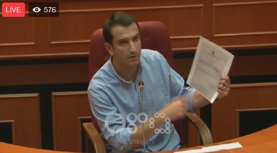 VIDEO/Veliaj iu përgjigjet banorëve tek Astiri: Zero shanse që projekti të ndalet…