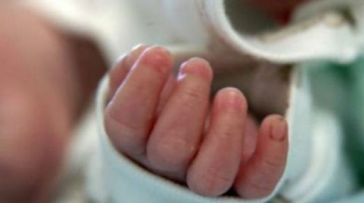 Vdes foshnja e porsalindur, në hetim dy infermiere në Berat