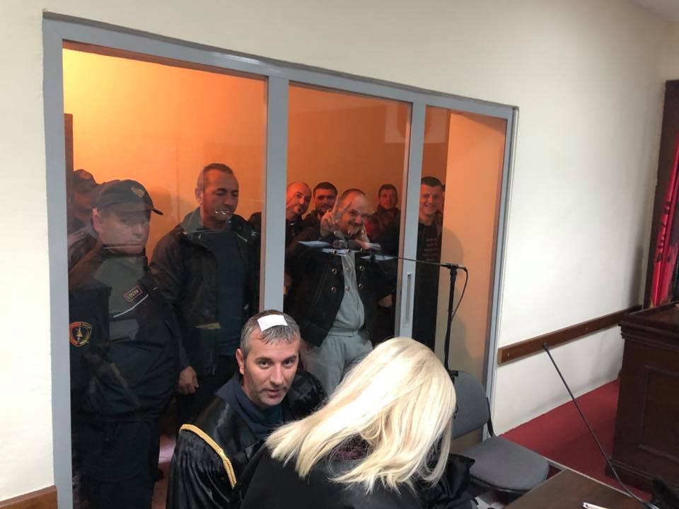 Lirohen 10 nga protestuesit, mbetet një në burg, opozita: Hakmarrje politike