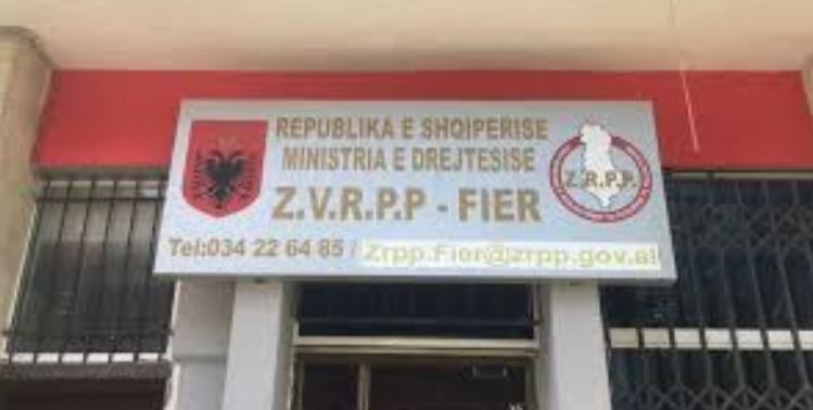 DETAJE/Sherr në Hipotekën e Fierit, goditet me grushta juristi