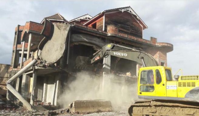 Unaza e madhe, IKMT-ja aksion në Shkozë për shembjen e 16 objekteve