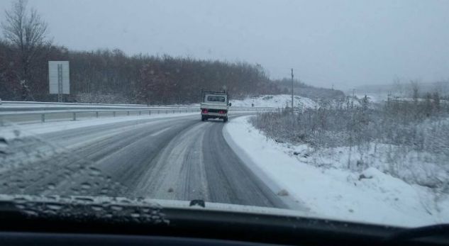 Bllokimi i rrugëve nga bora, ARRSH: Drejtuesit e mjeteve të bëjnë kujdes