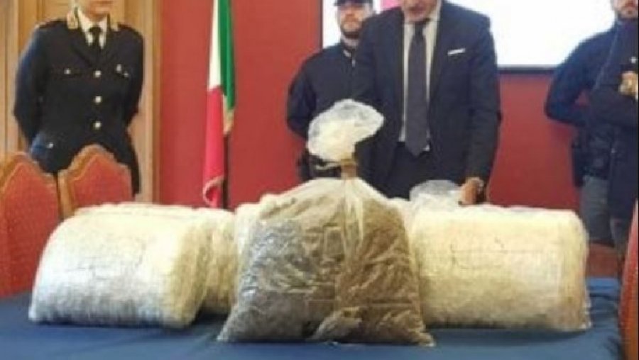 Arrestohet 36-vjeçari shqiptar në Itali, 30 kg kanabis dhe me familjen në makinë
