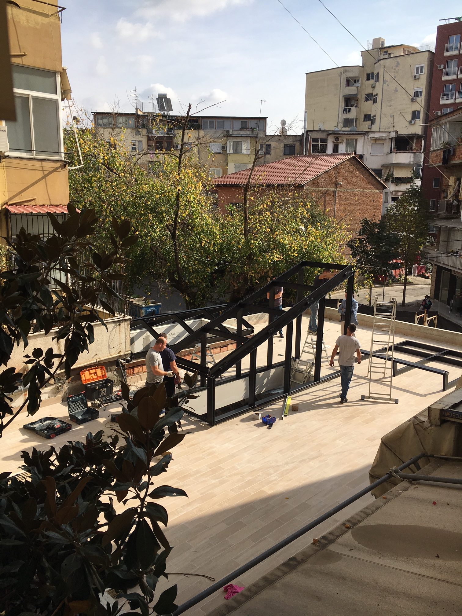 SKANDAL/ Me (zv)Ministrin e ri të Brendshëm lartësohen ndërtimet pa leje në Tiranë