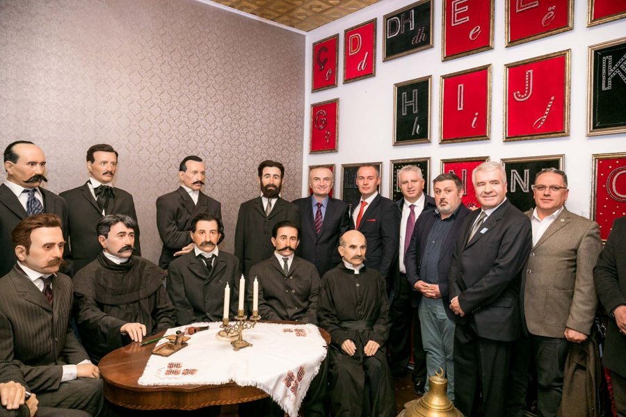 Presidenti Meta në Manastir: “Mirënjohje të përjetshme përfaqësuesve të Rilindjes Kombëtare…”