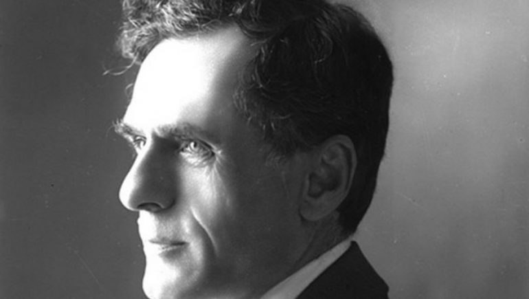 Mbërrijnë në Shqipëri eshtrat e Mid’hat Frashërit, homazhe tek Akademia e Shkencave