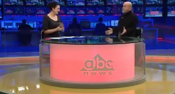 VIDEO/Analisti i njohur komenton Ramën, gazetarja nuk mban dot të qeshurat