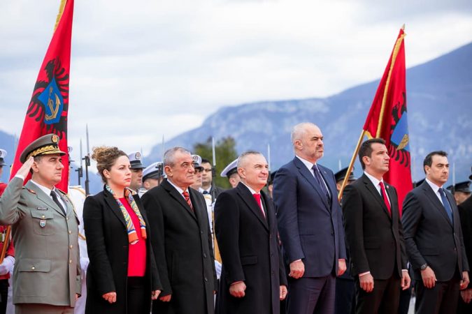 VIDEO/Dita e çlirimit të Shqipërisë, Meta, Rama dhe Veliaj homazhe në Varrezat e Dëshmorëve
