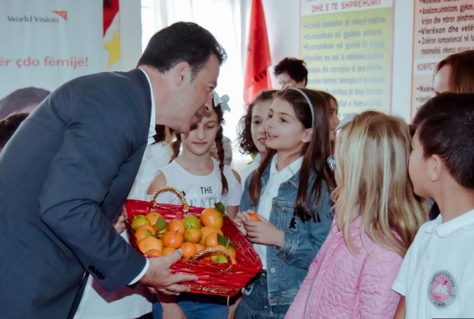 ‘Fruta të freskëta në shkollë, me barkun bosh’ deputetja ironizon projektin e ministrisë së Bujqësisë