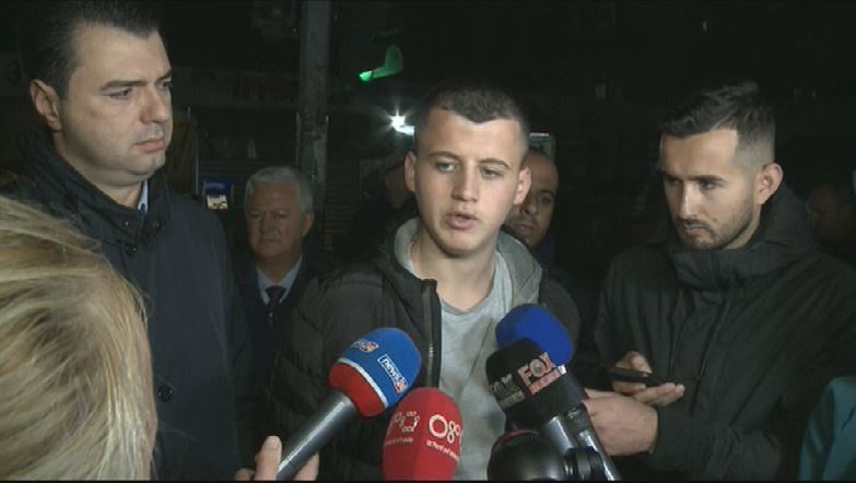 Protesta tek “Astiri”, 17-vjeçari tregon dhunën nga policia: Më gjuajtën në nofull dhe shpulla faqes