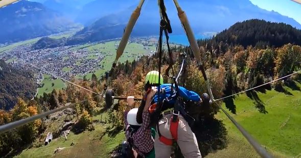 VIDEO/Eksperiencë e frikshme, harrojnë ta lidhin në parashutë, mbetet i varur gjatë fluturimit