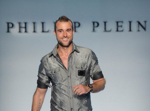 FOTO/Pronari i “Philipp Plein” nxjerr fotot e shqiptarëve: Klientë fallso…