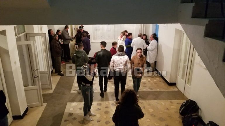 VIDEO/Pamjet e para të nxënësve që u aksidentuan, dëshmitari: U hodhën nga dritaret për të shpëtuar