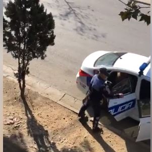 VIDEO/Shoqërohet një prej protestuesve në Astir, banorët: E arrestuan se priti Bashën dje