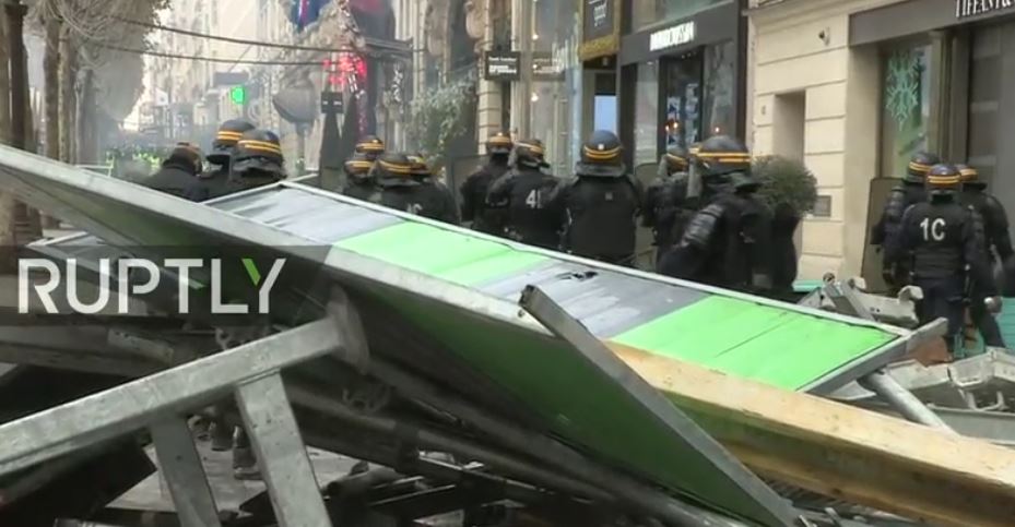 VIDEO/Tensione në Francë, gaz lotsjellës për të shpërndarë protestuesit