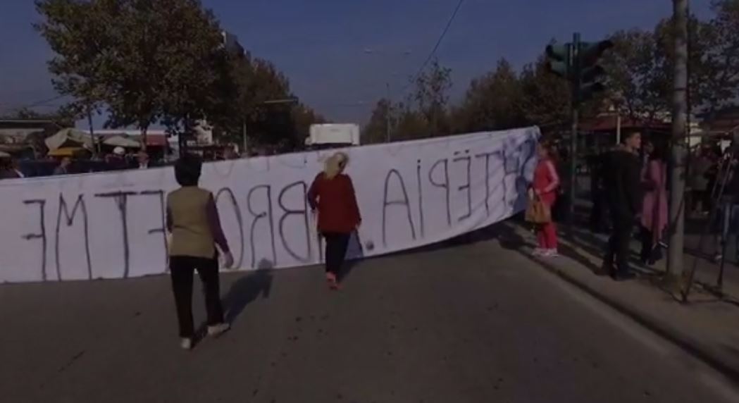 VIDEO/’Edi Rama kërko falje’ vijojnë protestat e banorëve të Unazës së Re