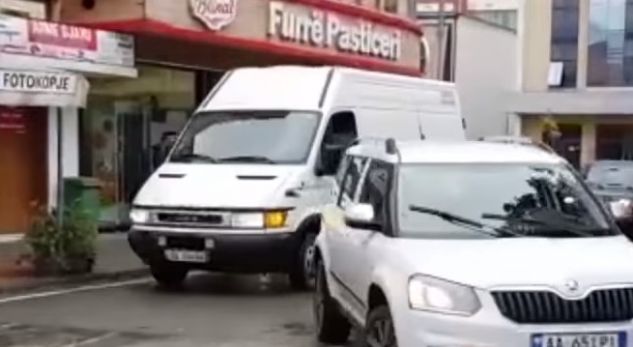 Një ton drogë në Qafë Thane, ndalohet furgoni me tre persona