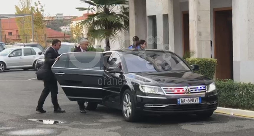 Sandër Lleshaj takim me dyer të mbyllura në Policinë e Beratit