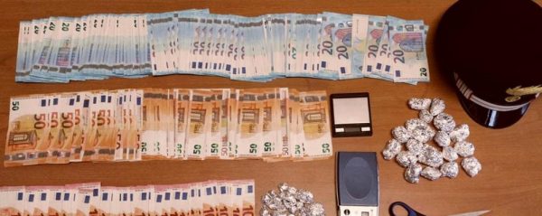 DETAJE/Shiste kokainë në Itali, kapet shqiptari me 8 mijë euro në makinë