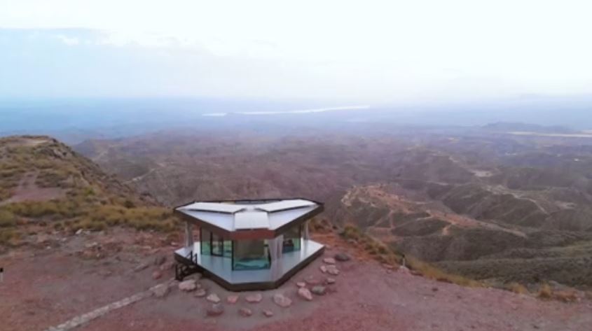 VIDEO/Arkitektët prezantojnë shtëpinë e qelqit, zgjidhja për ngrohjen globale