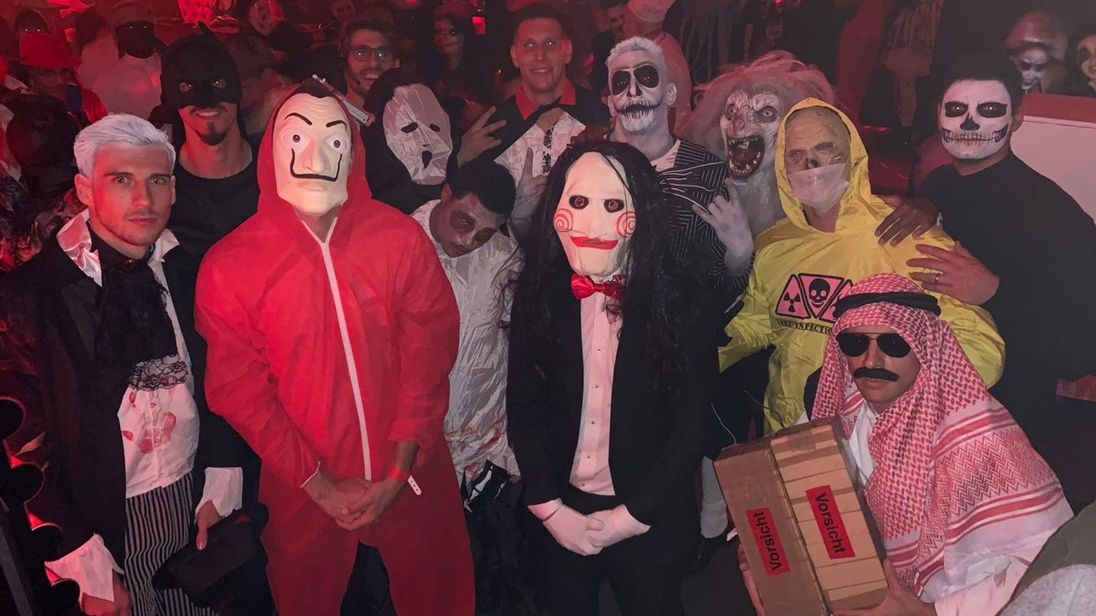 FOTO/Bayern akuzohet për racizëm, lojtarët e teprojnë me maskimin për Halloween