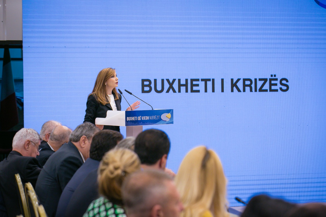 Tabaku: 1.9 miliard euro taksa të rritura në 5 vjet, 60 herë është ndryshuar ligji fiskal