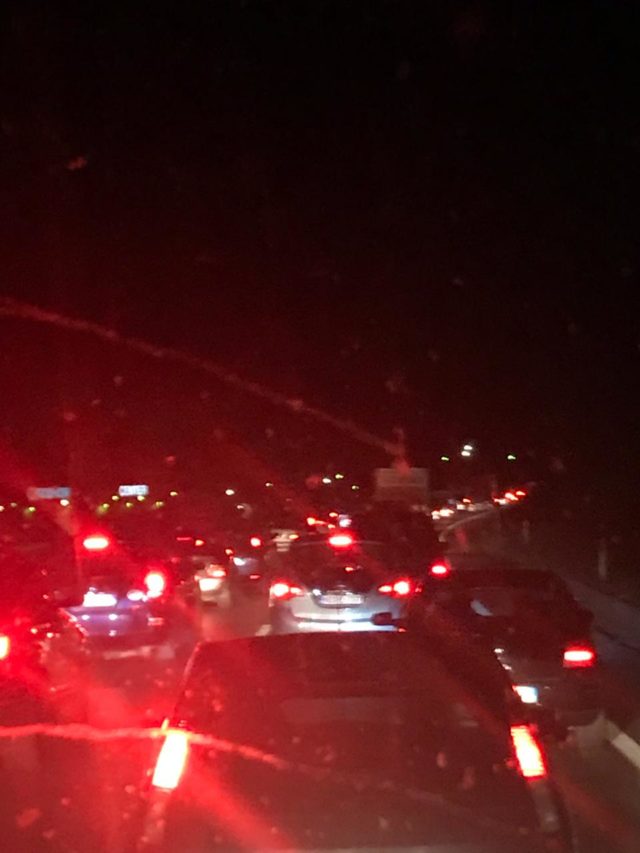 LAJMI I FUNDIT/ Trafik i rënduar në rrugën Lac- Fushë Krujë, policia në gjumë (FOTO)