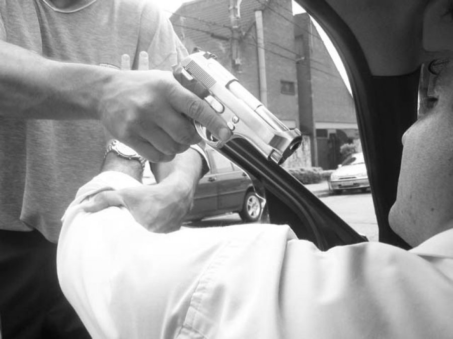 Fushë Krujë, grabitet me forcë 23-vjeçari, i marrin makinën