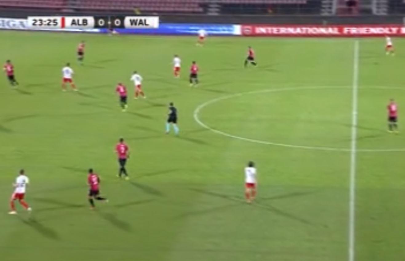 VIDEO/ Përsëri nervozizëm në Kombëtare, Xhaka godet me kokë kundërshtarin