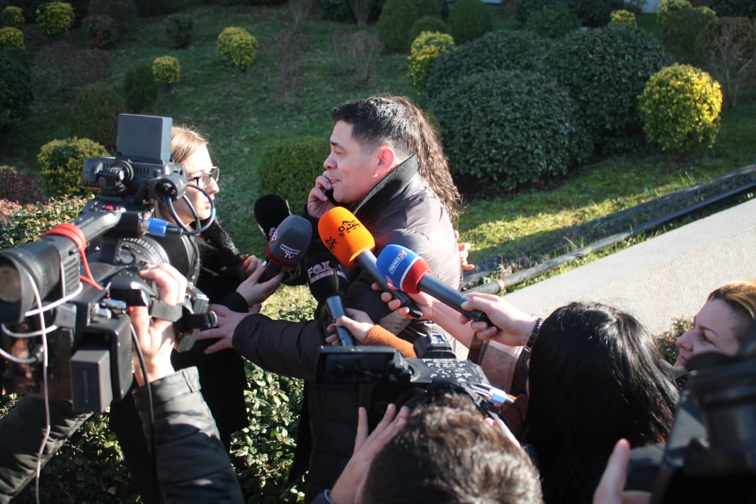 VIDEO/ Studentët rrëzuan gjysmën e qeverisë